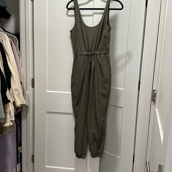 A&F jumpsuit. Super flattering. - Picture 1 of 7
